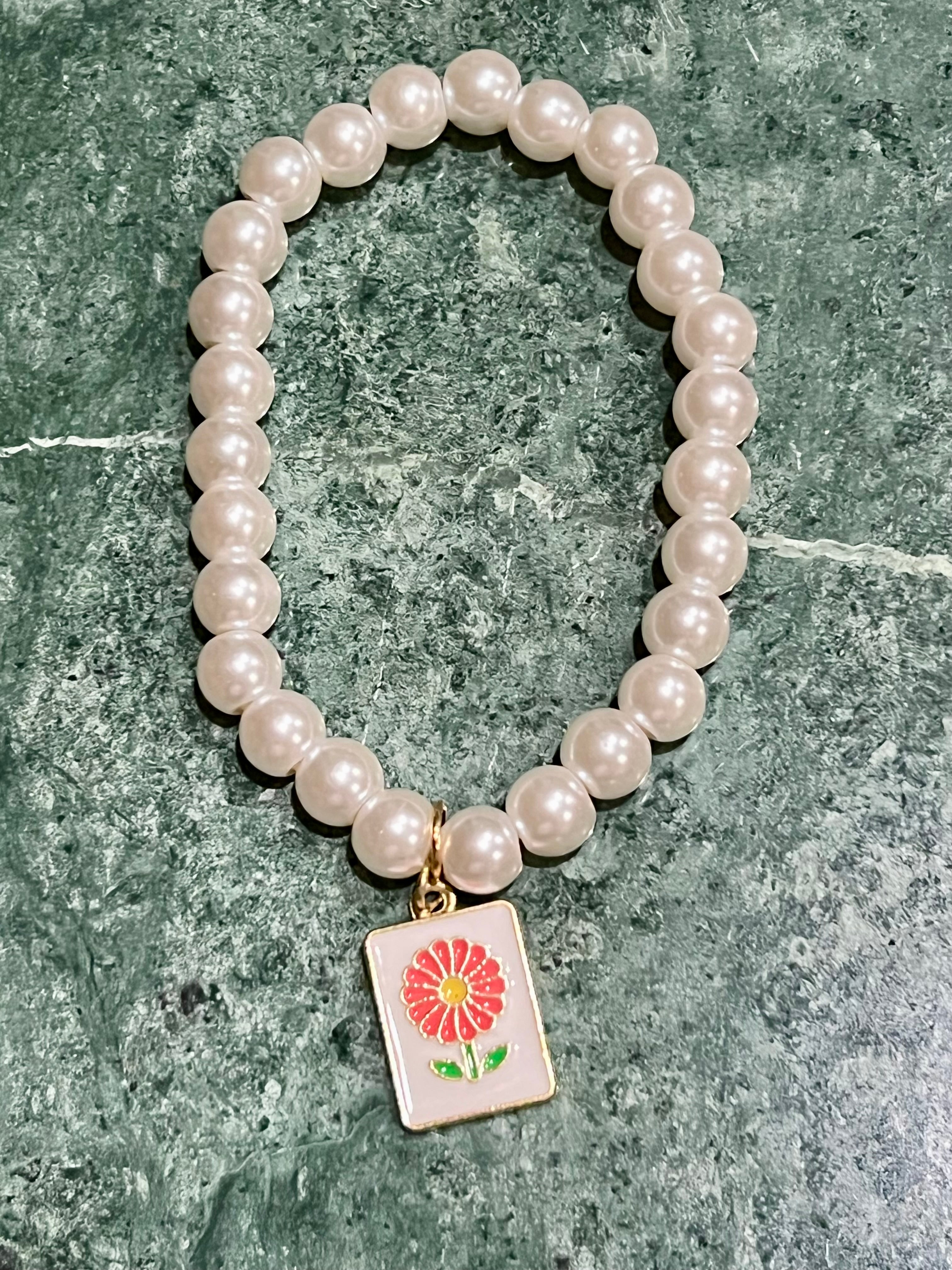 Glass Pearl Bracelet: Flower